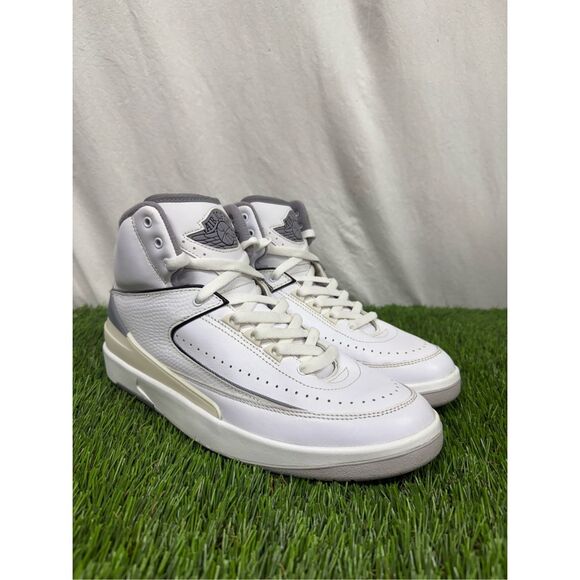 Size 9 Jordan 2 White Cement Grey Clean VNDS FIRE OG All - Picture 1 of 8